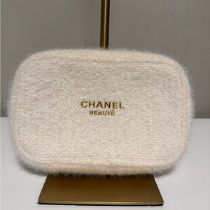 Chanel Beaute White Furry Holiday Cosmetic Bag W/Gold Snowflake Zipper Pull